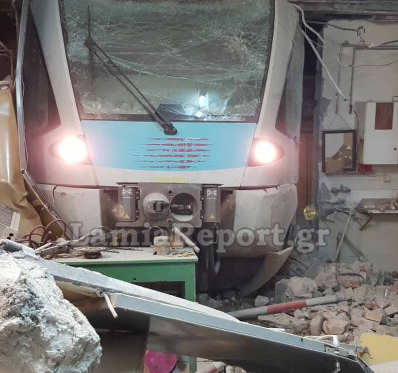 Λαμία: Αυτός είναι ο λόγος που εκτροχιάστηκε το τρένο - Γιατί ο μηχανοδηγός εγκατέλειψε το σημείο