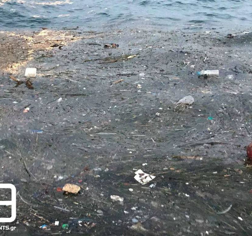 Θεσσαλονίκη: Έκαναν βόλτα με το καραβάκι και αντίκρισαν αυτές τις εικόνες ντροπής (vid+pics)