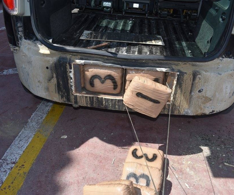 Άρτα: Ο σκύλος ξετρύπωσε 53 κιλά χασίς (pics)