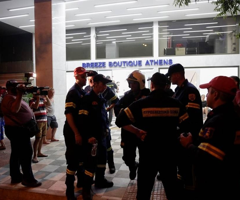 Εκκενώθηκε ξενοδοχείο στο κέντρο της Αθήνας μετά από πυρκαγιά - Ένας τραυματίας (pics)