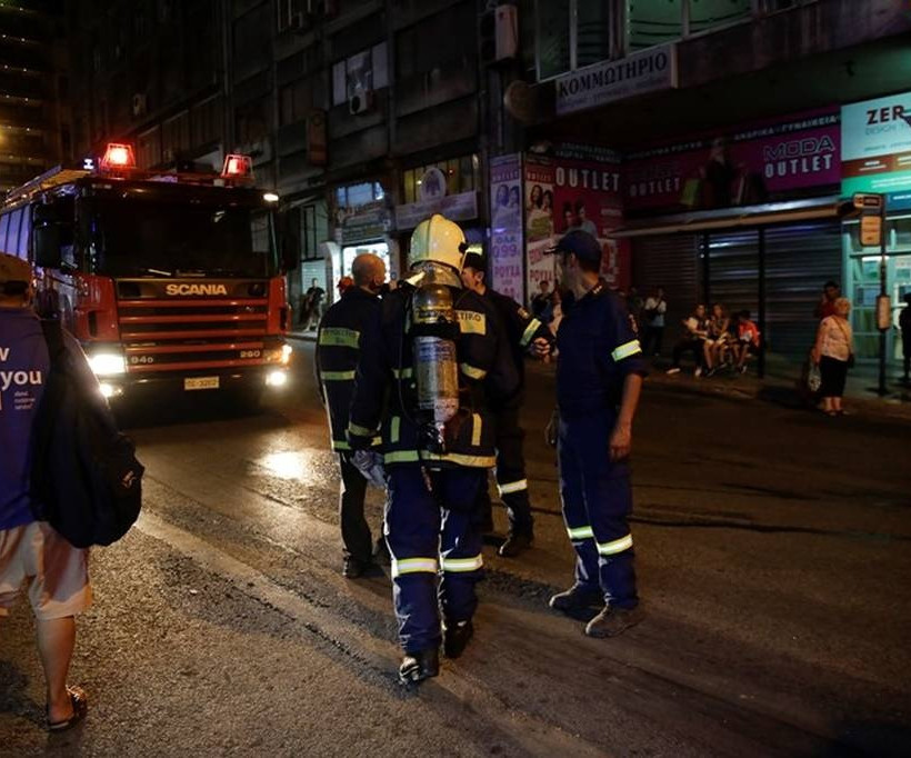 Εκκενώθηκε ξενοδοχείο στο κέντρο της Αθήνας μετά από πυρκαγιά - Ένας τραυματίας (pics)