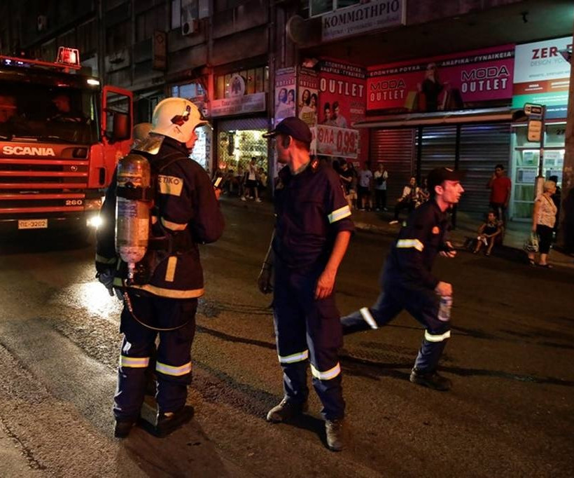 Εκκενώθηκε ξενοδοχείο στο κέντρο της Αθήνας μετά από πυρκαγιά - Ένας τραυματίας (pics)