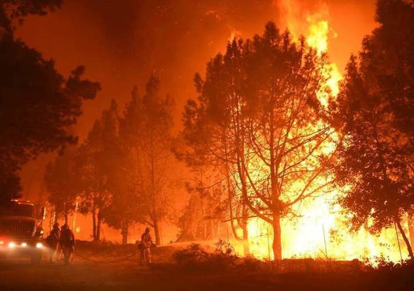Στις φλόγες οι ΗΠΑ: Μαίνονται πάνω από 100 πυρκαγιές