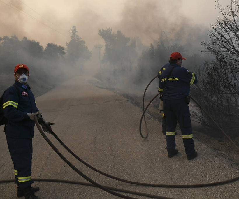 Φωτιά Εύβοια: Νέα ολονύχτια «μάχη» - Σύμμαχος των πυροσβεστών το σκοτάδι 