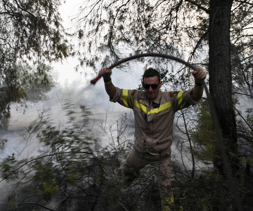 Φωτιά Εύβοια: Νέα ολονύχτια «μάχη» - Σύμμαχος των πυροσβεστών το σκοτάδι 