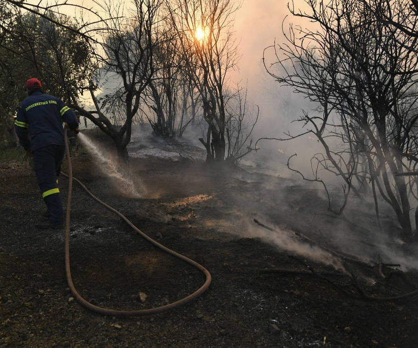 Φωτιά Εύβοια: Νέα ολονύχτια «μάχη» - Σύμμαχος των πυροσβεστών το σκοτάδι 