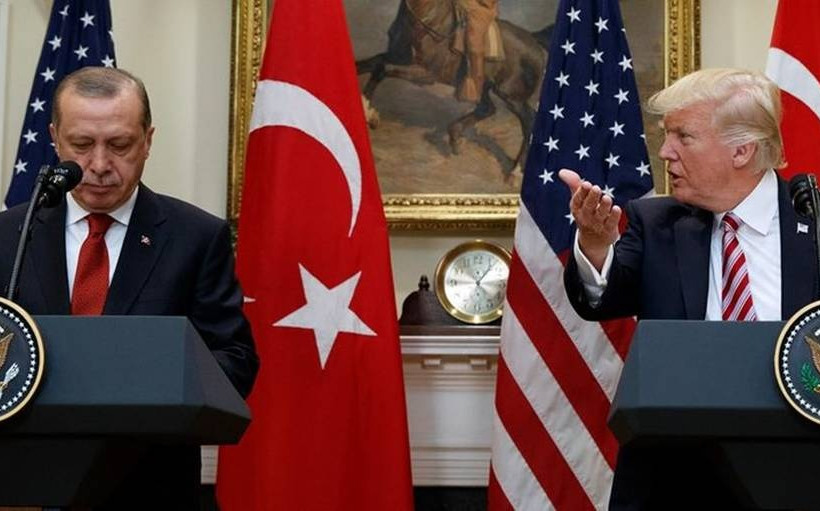 Η λίρα επέστρεψε στην οδό των απωλειών - Υποχωρεί στις 5,86 λίρες ανά δολάριο