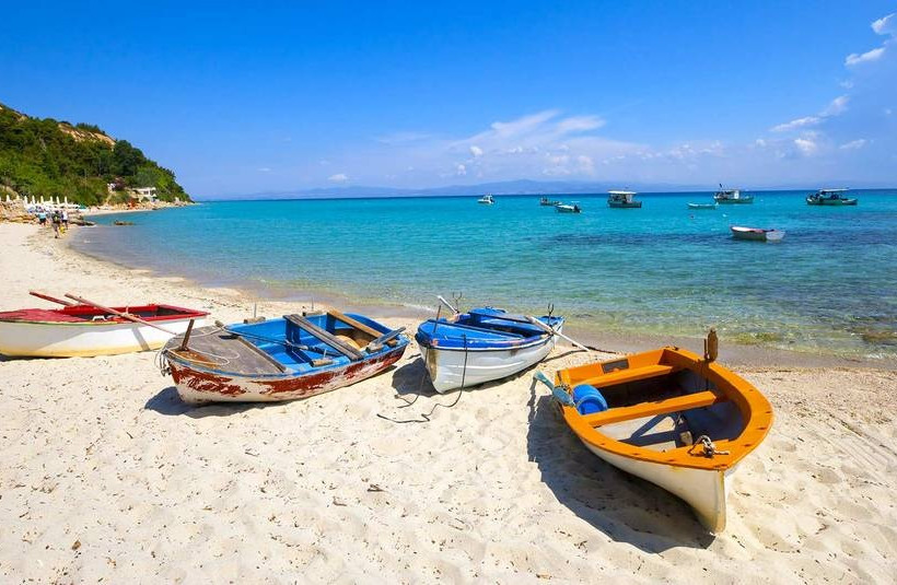 Οι Έλληνες πήγαν περισσότερες διακοπές φέτος