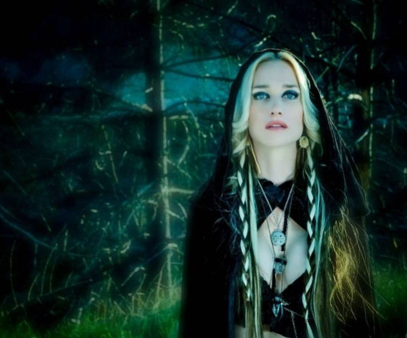 ΣΟΚ: Αυτοκτόνησε διάσημη τραγουδίστρια! (vids+pics)