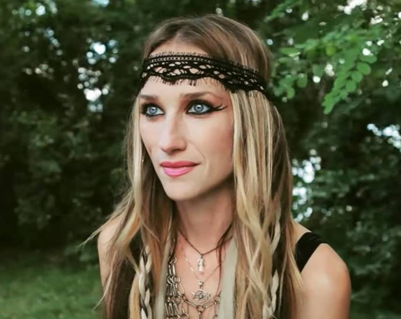 ΣΟΚ: Αυτοκτόνησε διάσημη τραγουδίστρια! (vids+pics)