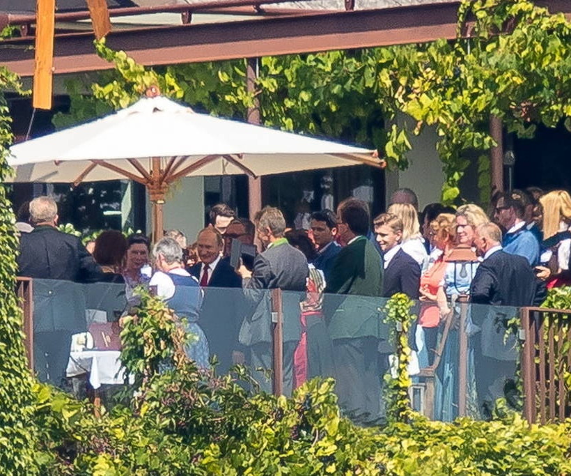 Πούτιν εσύ Σούπερσταρ: Ο χορός του Ρώσου προέδρου στο «γάμο της χρονιάς» που έγινε viral (Pics+Vid) 