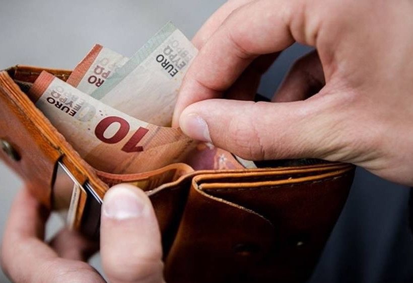 Έρχονται αυξήσεις μισθών σε 300.000 υπαλλήλους - Ποιους αφορά 