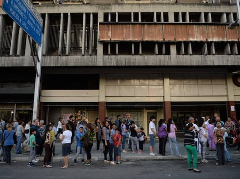 Σεισμός 7,3 Ρίχτερ στη Βενεζουέλα: Δραματικά βίντεο από τη στιγμή της σεισμικής δόνησης (vids&pics)