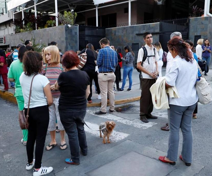 Σεισμός 7,3 Ρίχτερ στη Βενεζουέλα: Δραματικά βίντεο από τη στιγμή της σεισμικής δόνησης (vids&pics)