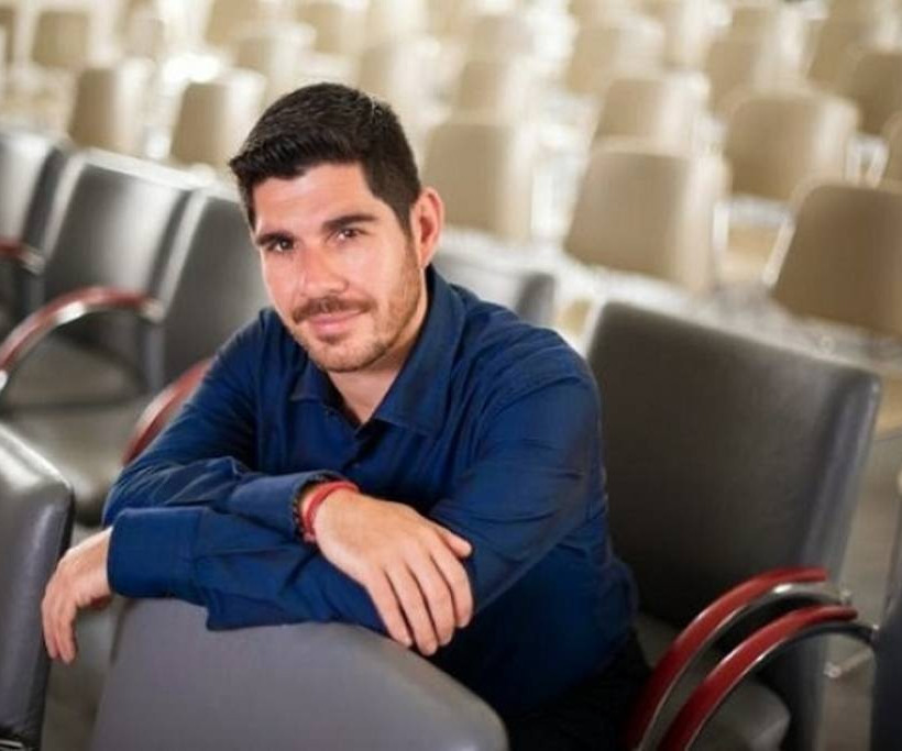 Άγριο ξύλο στη Μύκονο: Έστειλαν στο νοσοκομείο τον πρόεδρο του δημοτικού συμβουλίου και πρώην αντιδήμαρχο Μιλτιάδη Ατζαμόγλου