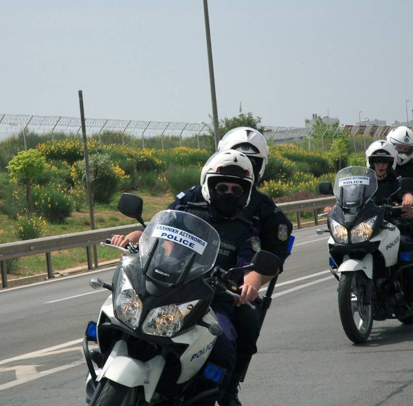 Λάρισα: Μεγάλη κινητοποίηση για τον εντοπισμό οδηγού λευκού βαν που παρενοχλεί παιδιά