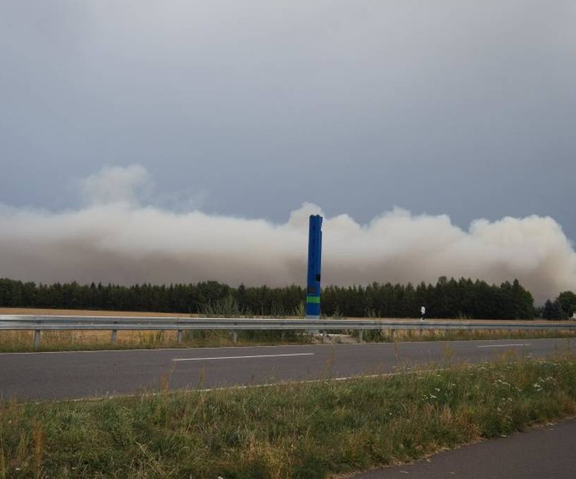Φωτιά Γερμανία: Τεράστια πυρκαγιά 50 χλμ από το Βερολίνο – Εκκενώνονται κατοικημένες περιοχές (Pics)