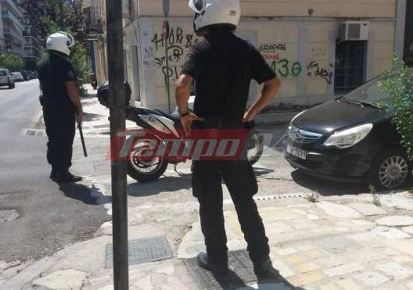 Συναγερμός στην Πάτρα: Άνδρας απειλεί να αυτοπυρποληθεί (pics-vids)