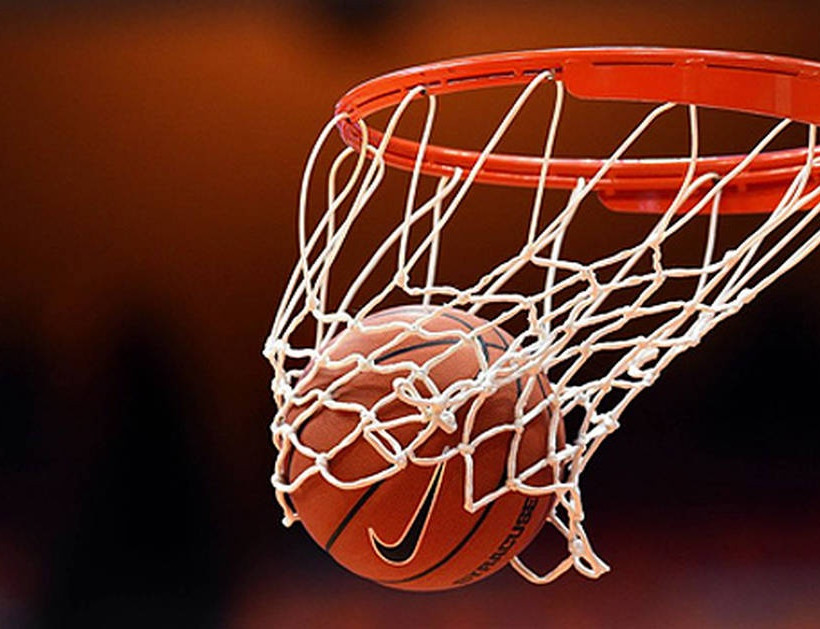 Δείτε τι απίστευτο έκανε πιτσιρικάς κατά την διάρκεια αγώνα μπάσκετ (vid)