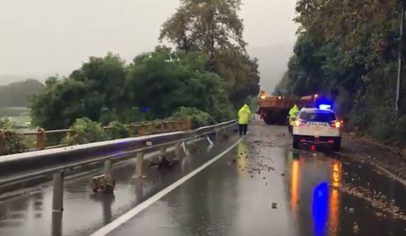 Καιρός:«Πνίγεται» η Νάουσα - Κινδύνευσαν πατέρας και κόρη - Πού θα χτυπήσει η κακοκαιρία σε λίγη ώρα
