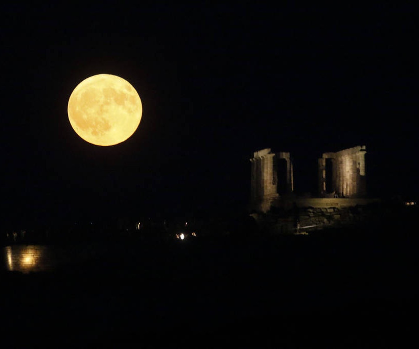 Πανσέληνος Αυγούστου 2018: «Μάγεψε» το πιο όμορφο φεγγάρι της χρονιάς (pics)