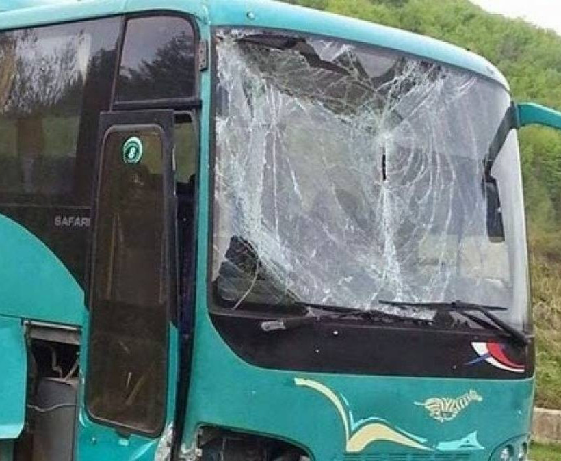 Θεσσαλονίκη: Σύγκρουση Ι.Χ. με τουριστικό λεωφορείο