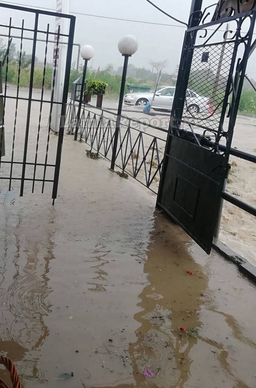 Ποτάμια οι δρόμοι στη Λαμία