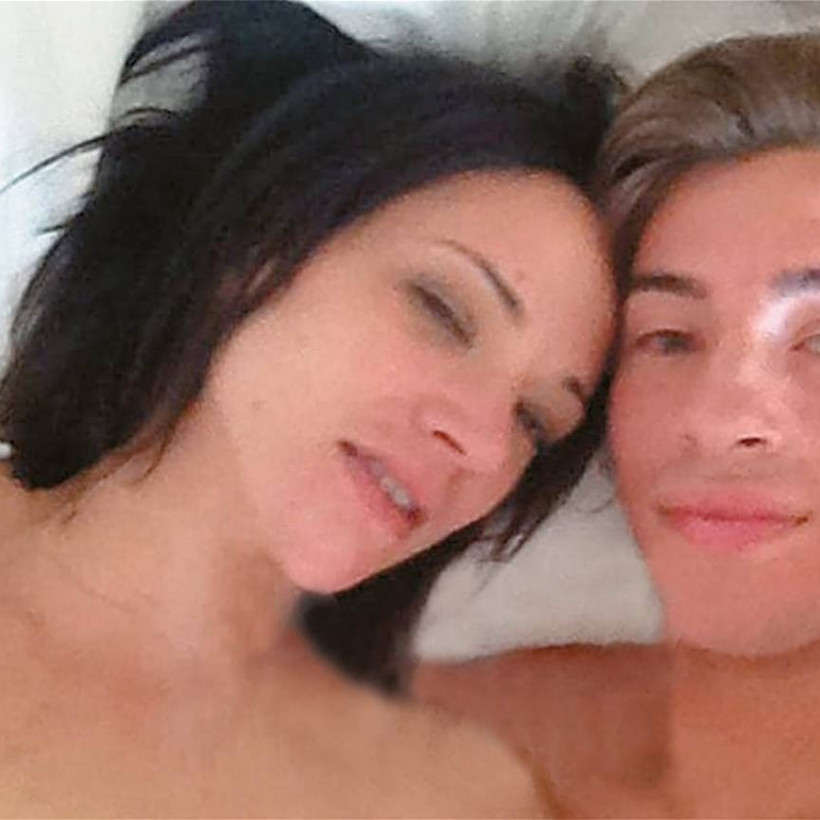 ΣΟΚ: Πασίγνωστη ηθοποιός γυμνή στο κρεβάτι με ανήλικο! «Ο μικρός ήταν ξαναμμένος και…» (pics)