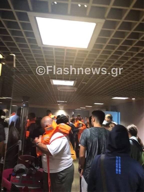 Φωτιά στο πλοίο «Ελευθέριος Βενιζέλος» - Επιστρέφει στον Πειραιά (pics&vid)