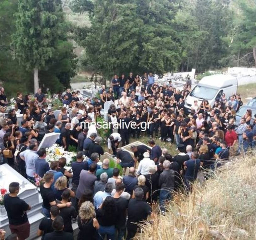 Ηράκλειο: Θρήνος στην κηδεία της 18χρονης Μαρίας (pics)