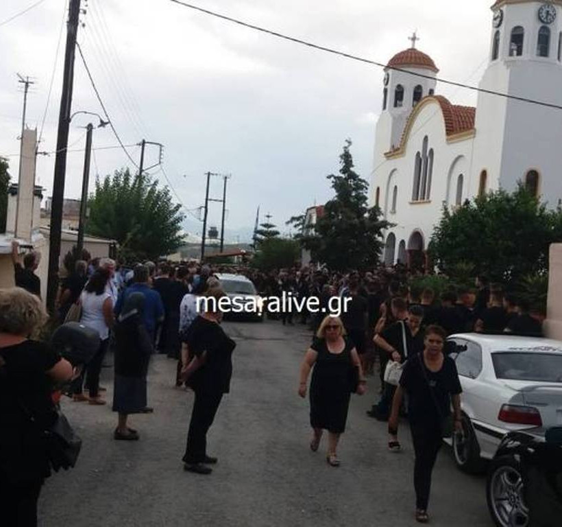 Ηράκλειο: Θρήνος στην κηδεία της 18χρονης Μαρίας (pics)