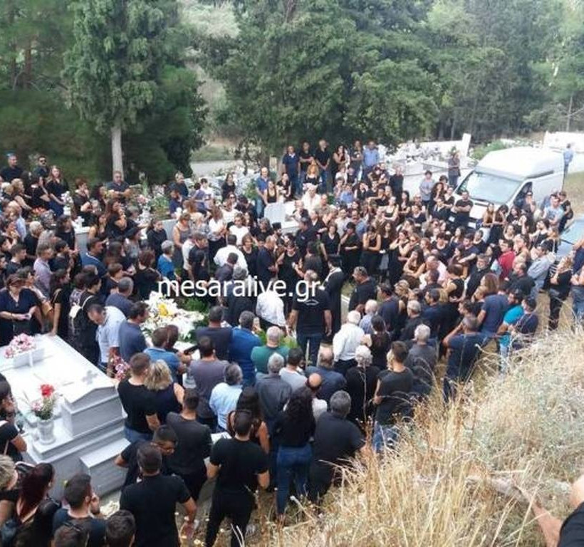 Ηράκλειο: Θρήνος στην κηδεία της 18χρονης Μαρίας (pics)