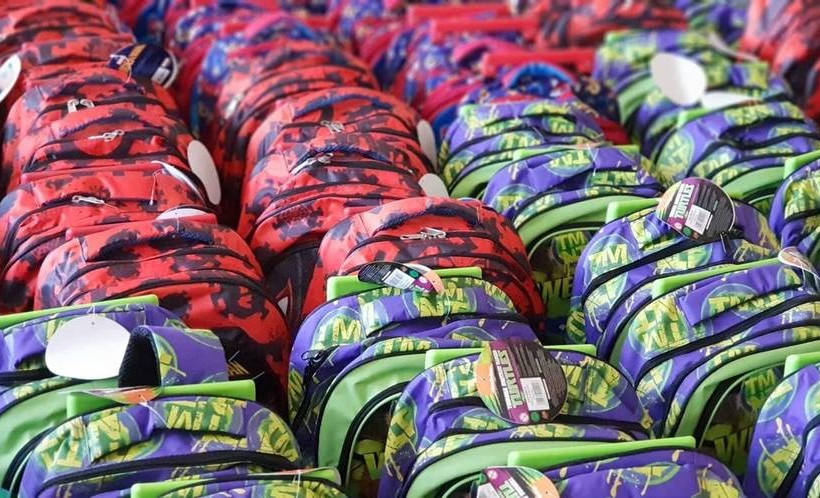 3.000 ολοκληρωμένα πακέτα σχολικών ειδών σε πυρόπληκτες περιοχές