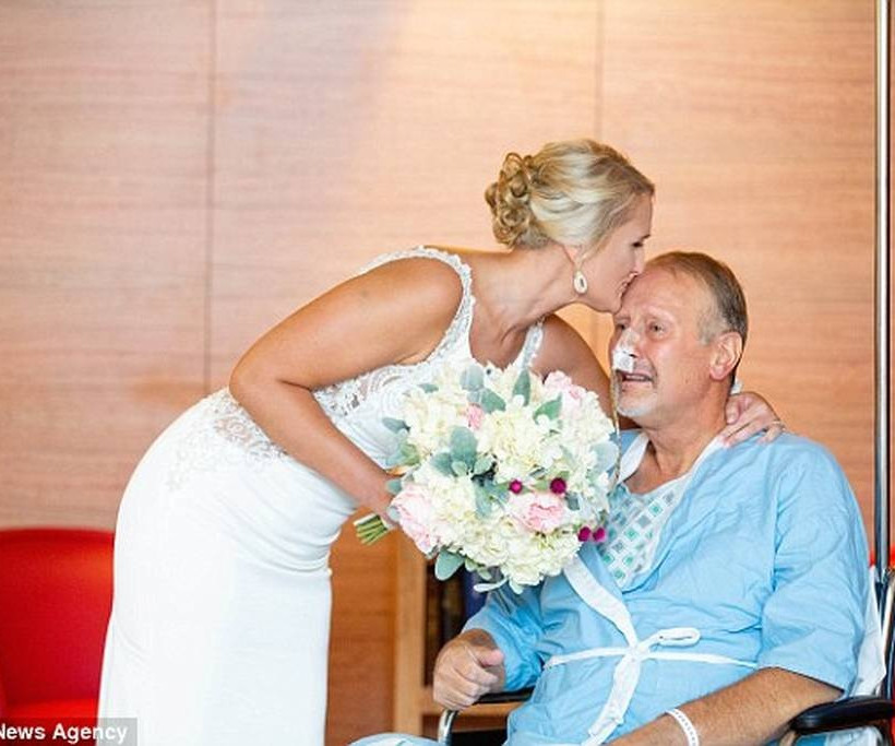 Συγκινητικό βίντεο: Νύφη χορεύει με τον άρρωστο πατέρα της στο νοσοκομείο 