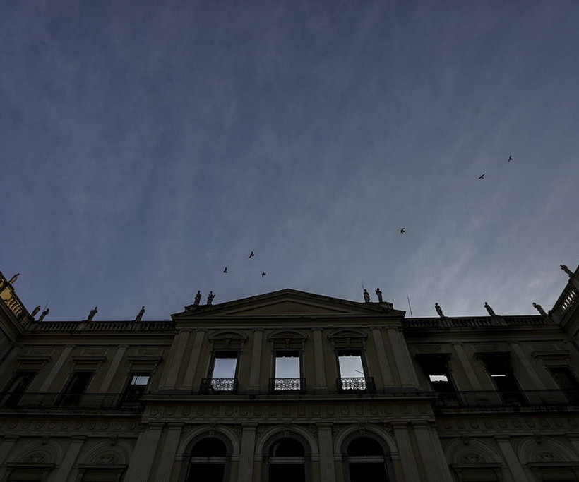 Βραζιλία: Ελπίδα μέσα στις στάχτες - Βρέθηκε στα αποκαΐδια του Μουσείου το κρανίο της Λουζία; (vid)