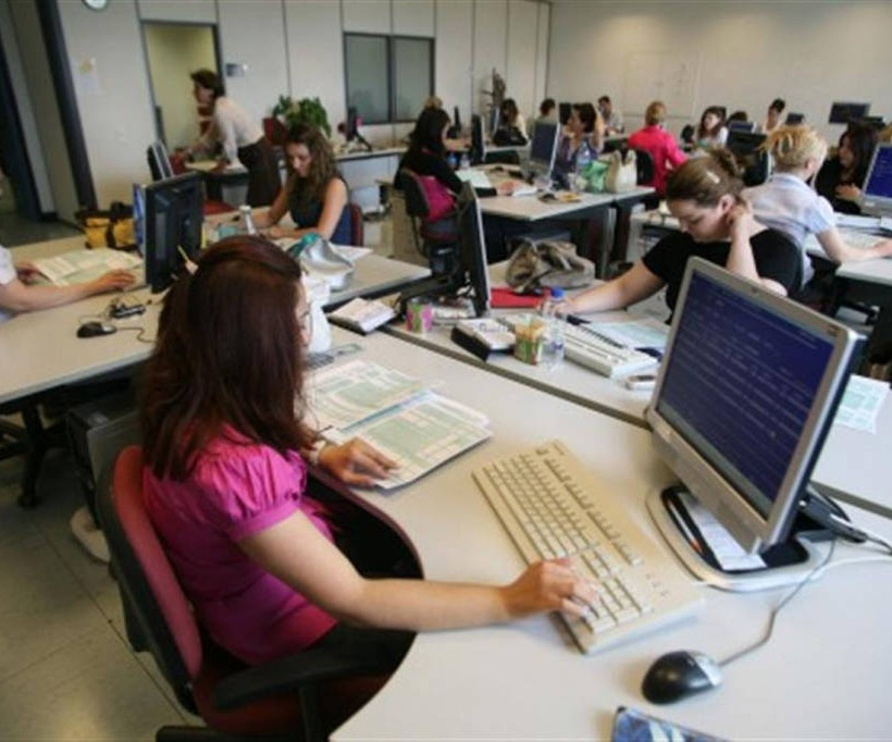 Αχτσιόγλου: 300.000 άνεργοι βρήκαν δουλειά τα τελευταία τρία χρόνια