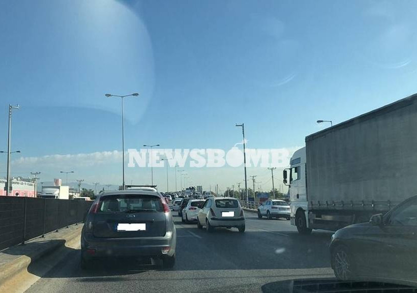 ΤΩΡΑ: «Κόλαση» ο Κηφισός λόγω τροχαίου - Ουρές χιλιομέτρων 