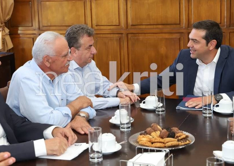 Ευδιάθετος ο Τσίπρας στην Κρήτη: Τι είπε για το... σεξ, το ποδόσφαιρο - Πόσες ρακιές ήπιε