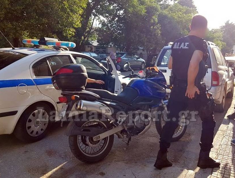 Λαμία: Θρασύτατος ληστής «μπούκαρε» σε πολυκατοικία μέρα μεσημέρι - Τον έπιασαν στα «πράσα»