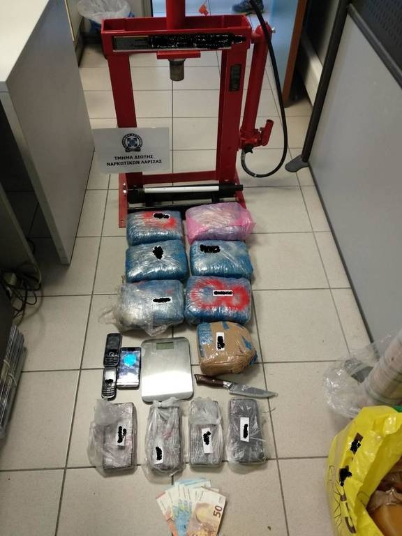 Λάρισα: Χειροπέδες σε χονδρέμπορο ναρκωτικών - Θα «έριχνε» στην αγορά 2 κιλά ηρωίνης