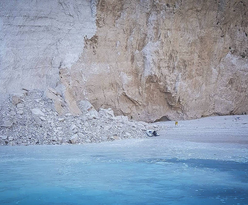 Ζάκυνθος - «Ναυάγιο»: Η πανέμορφη παραλία πριν και μετά την κατολίσθηση (pics&vids)
