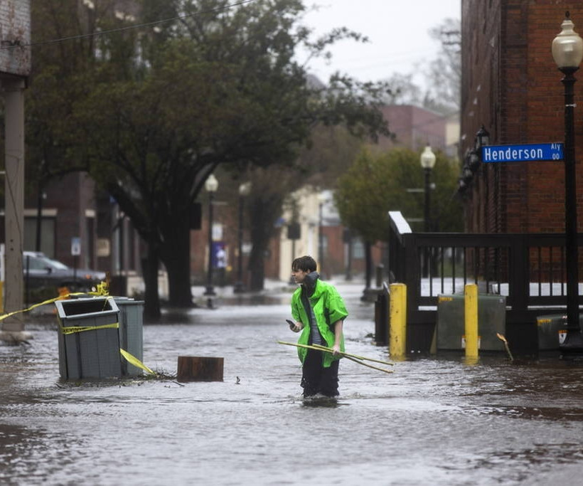 ΗΠΑ: Τέσσερις νεκροί από το σαρωτικό πέρασμα του τυφώνα Φλόρενς (vid)