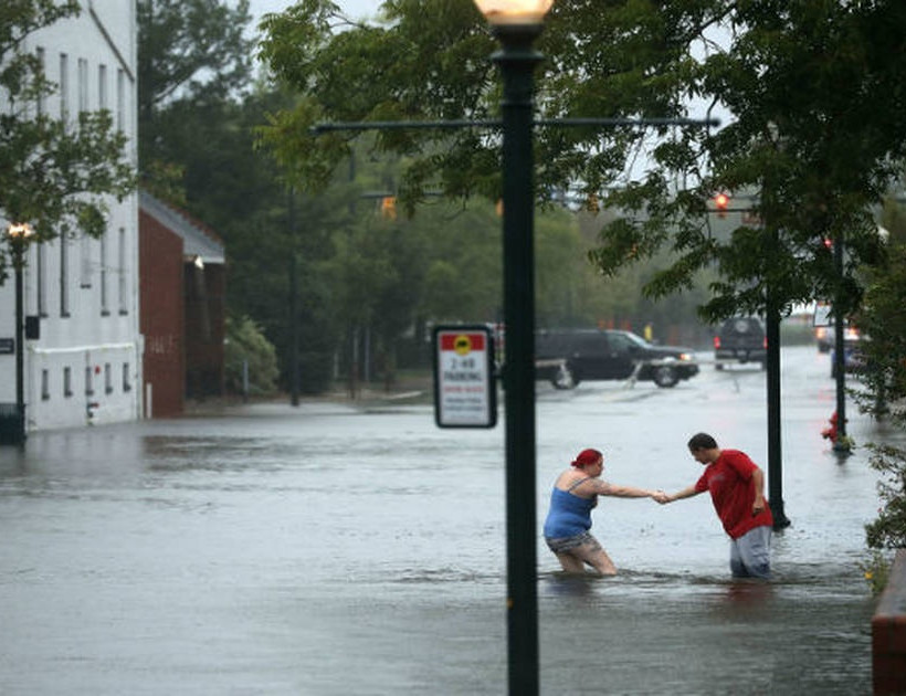 ΗΠΑ: Τέσσερις νεκροί από το σαρωτικό πέρασμα του τυφώνα Φλόρενς (vid)