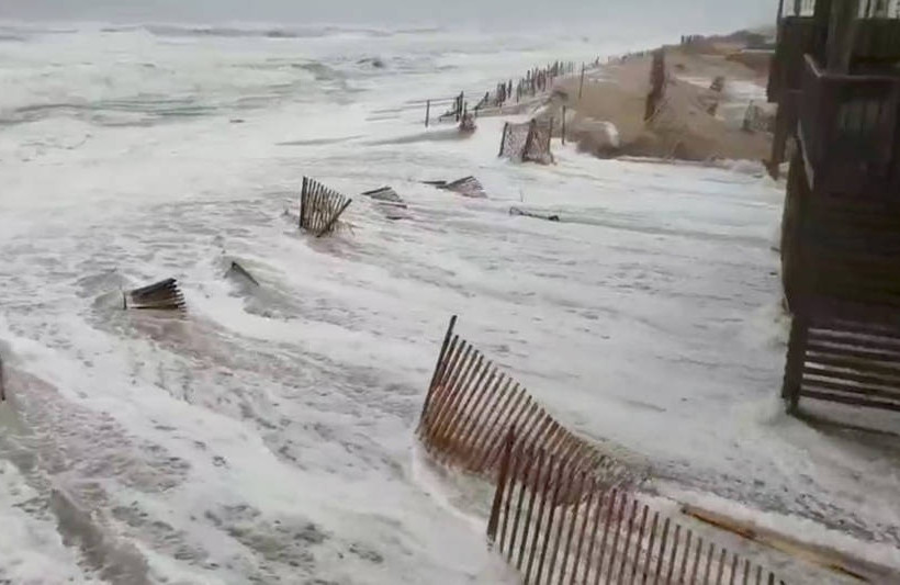 ΗΠΑ: Τέσσερις νεκροί από το σαρωτικό πέρασμα του τυφώνα Φλόρενς (vid)