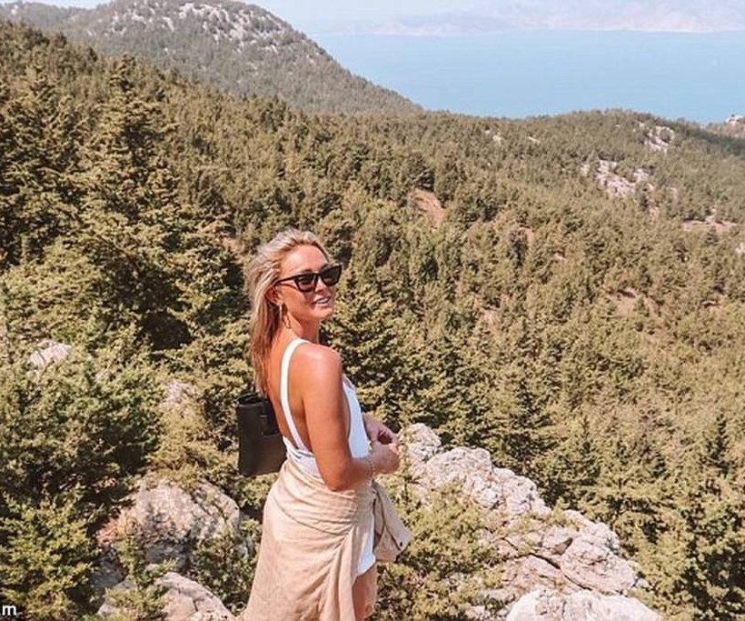 Ράγισαν καρδιές στην κηδεία της 20χρονης που βρέθηκε νεκρή στην Κεφαλονιά 