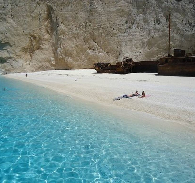 Ζάκυνθος: «Ναυάγιο» ώρα μηδέν - «Ανοργάνωτη» η παραλία με τους εκατομμύρια επισκέπτες