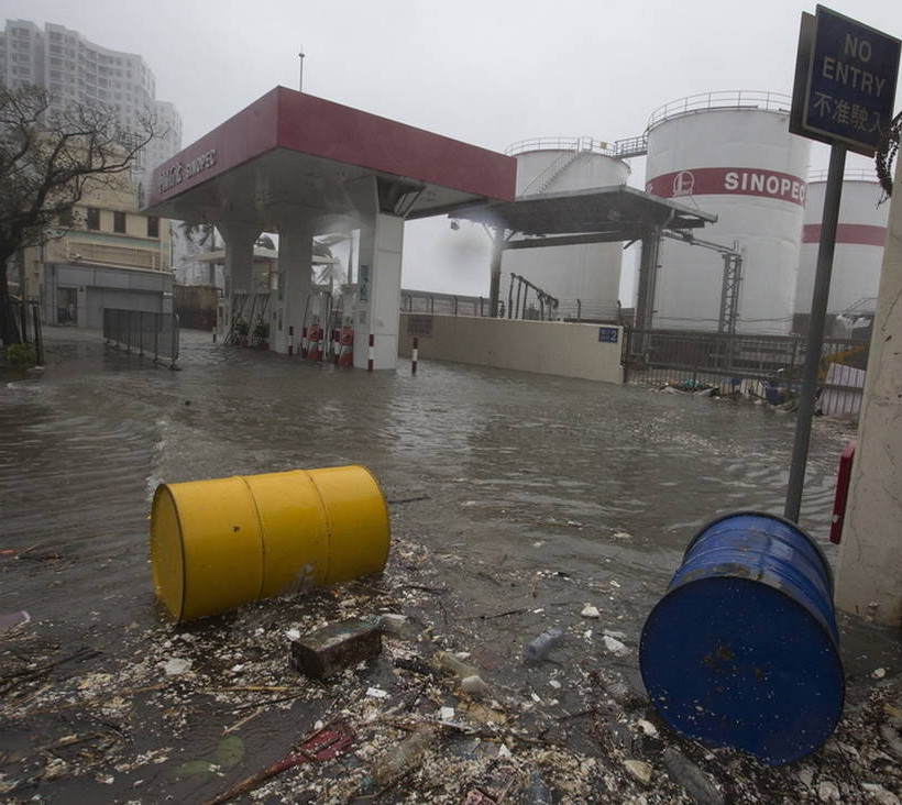 Τυφώνας Μανγκούτ: Χάος και στο Χονγκ Κόνγκ - 30 οι νεκροί στις Φιλιππίνες (pics&vids)
