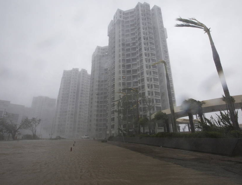 Τυφώνας Μανγκούτ: Χάος και στο Χονγκ Κόνγκ - 30 οι νεκροί στις Φιλιππίνες (pics&vids)