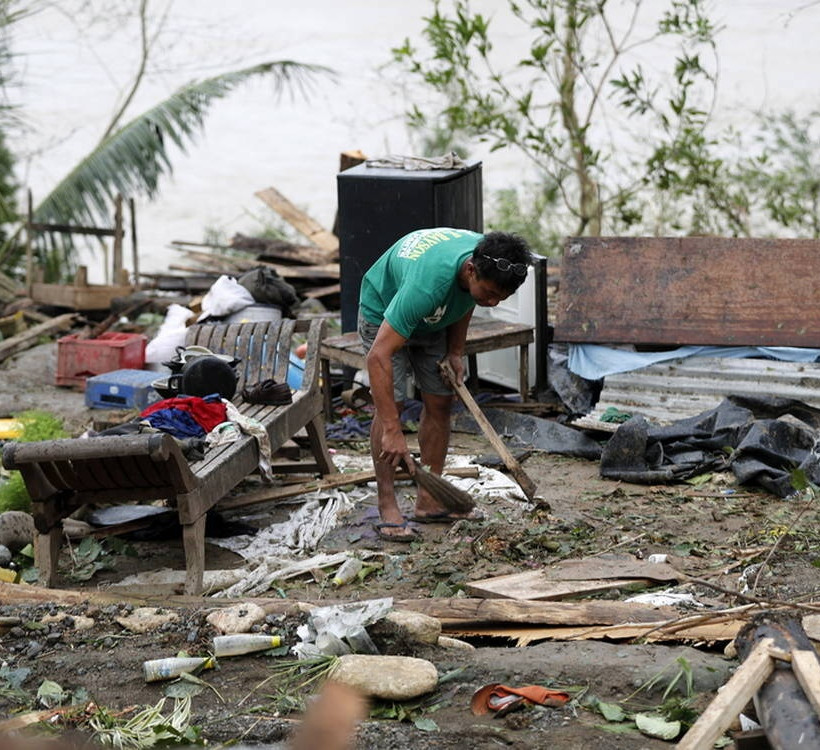 Φιλιππίνες: Αυξάνεται δραματικά ο αριθμός των νεκρών από τον υπερ-τυφώνα Μανγκούτ (pics+vids)