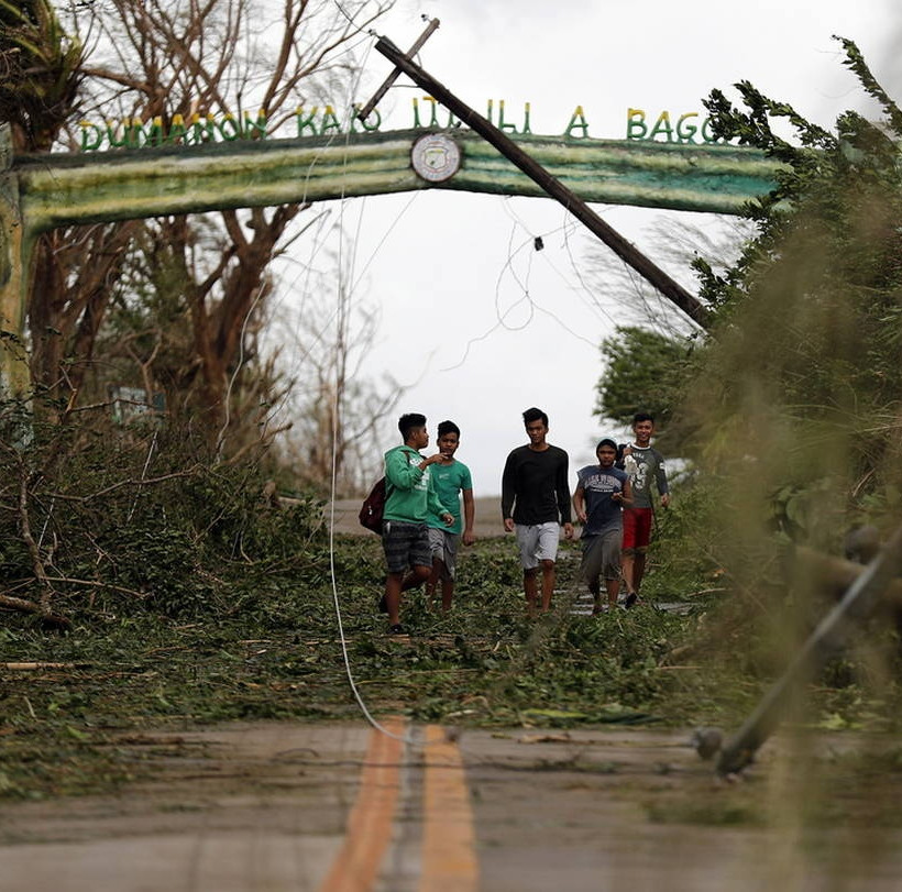 Φιλιππίνες: Αυξάνεται δραματικά ο αριθμός των νεκρών από τον υπερ-τυφώνα Μανγκούτ (pics+vids)